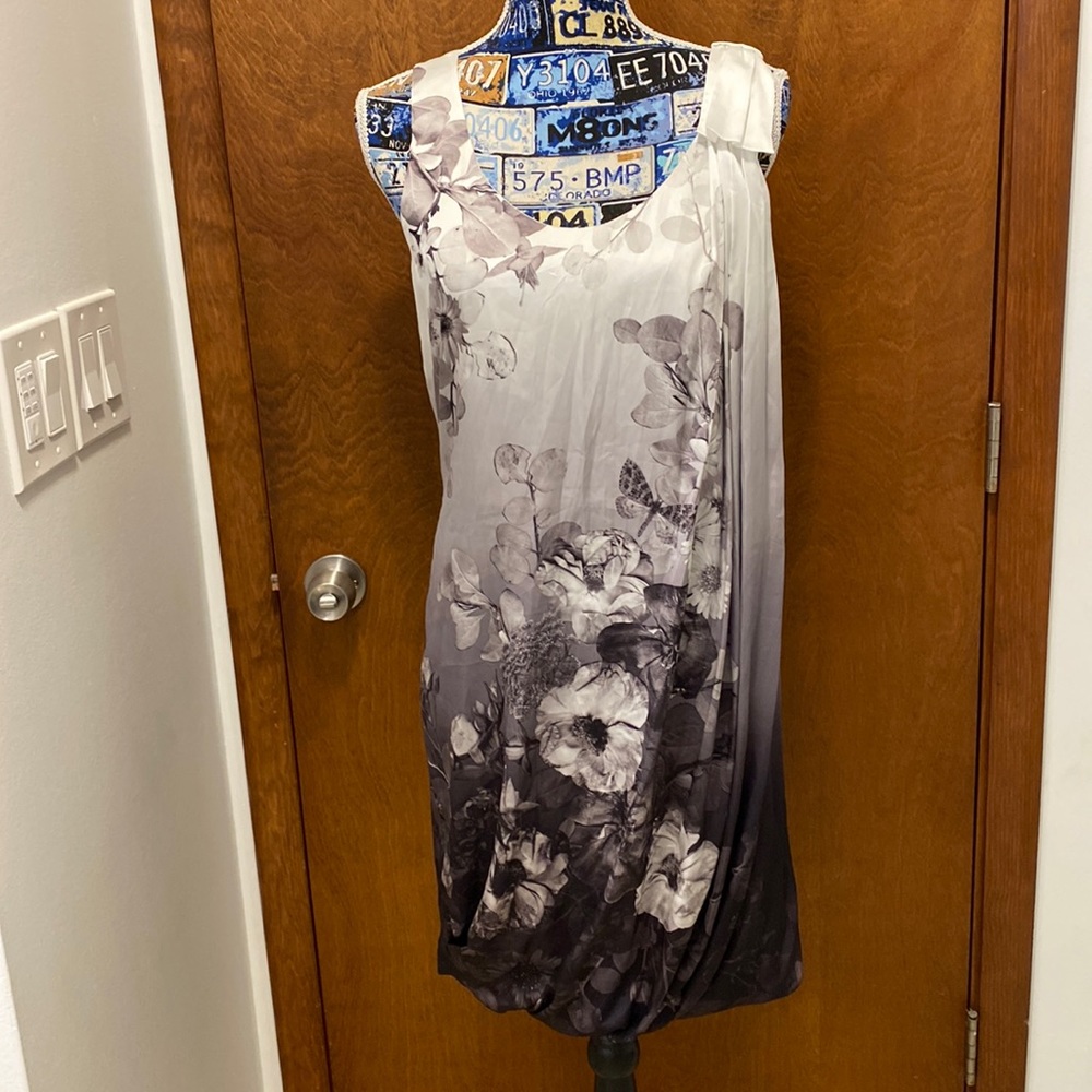 H&N dress size 8  NWOT